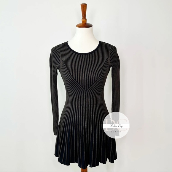 Express Dresses & Skirts - EXPRESS Long sleeve green mini dress, Size XS